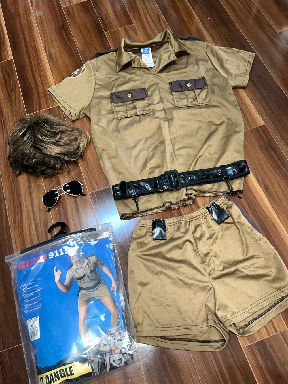 Medium Men’s Reno 911 Lt. Dangle Halloween costume